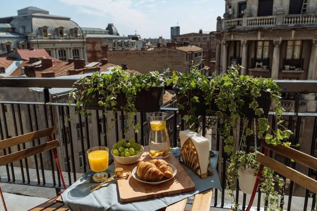 Sunny 2Br Flat - Old Town View Lejlighed Bukarest Eksteriør billede