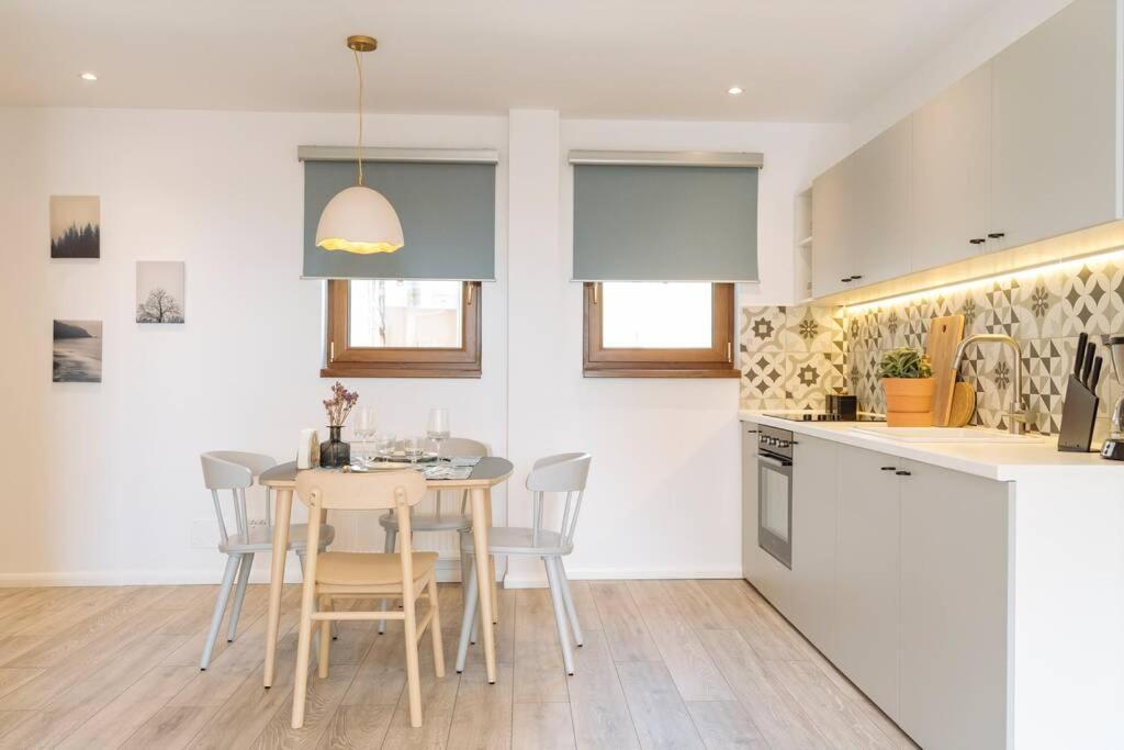 Sunny 2Br Flat - Old Town View Lejlighed Bukarest Eksteriør billede