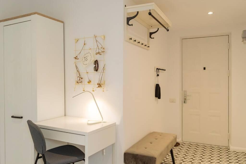 Sunny 2Br Flat - Old Town View Lejlighed Bukarest Eksteriør billede